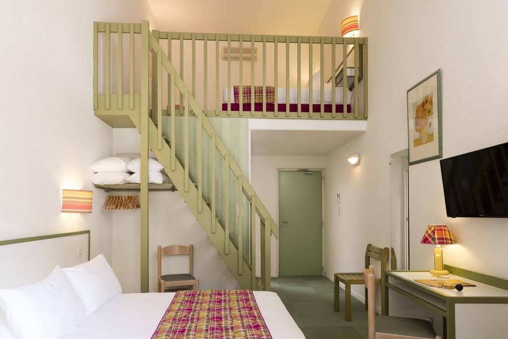 ז'ואיוז Logis Hotel Restaurant Les Cedres מראה חיצוני תמונה