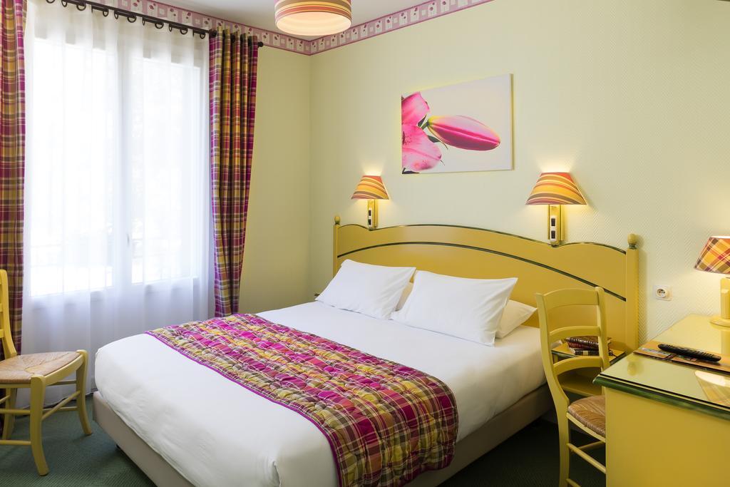 ז'ואיוז Logis Hotel Restaurant Les Cedres מראה חיצוני תמונה