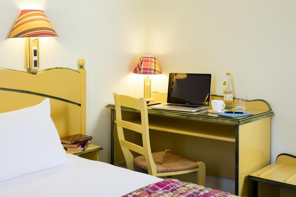 ז'ואיוז Logis Hotel Restaurant Les Cedres מראה חיצוני תמונה