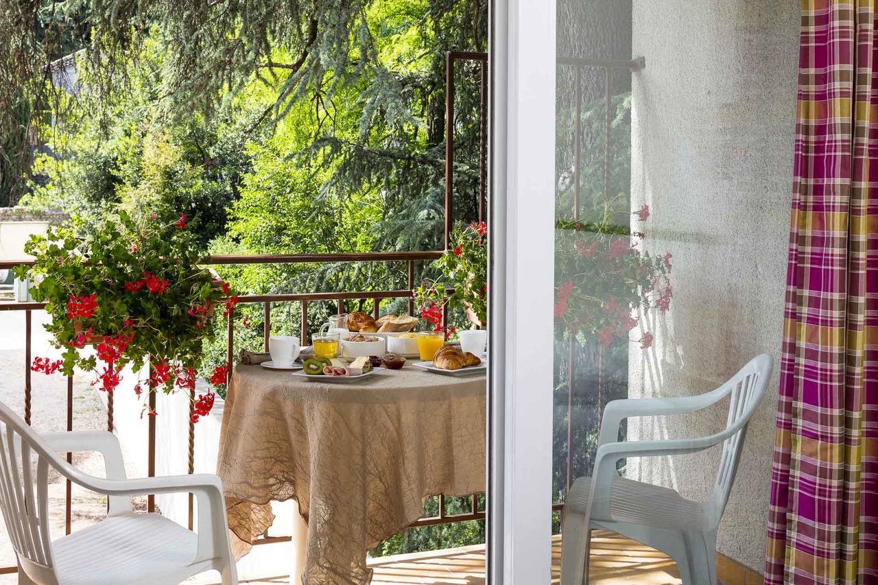 ז'ואיוז Logis Hotel Restaurant Les Cedres מראה חיצוני תמונה