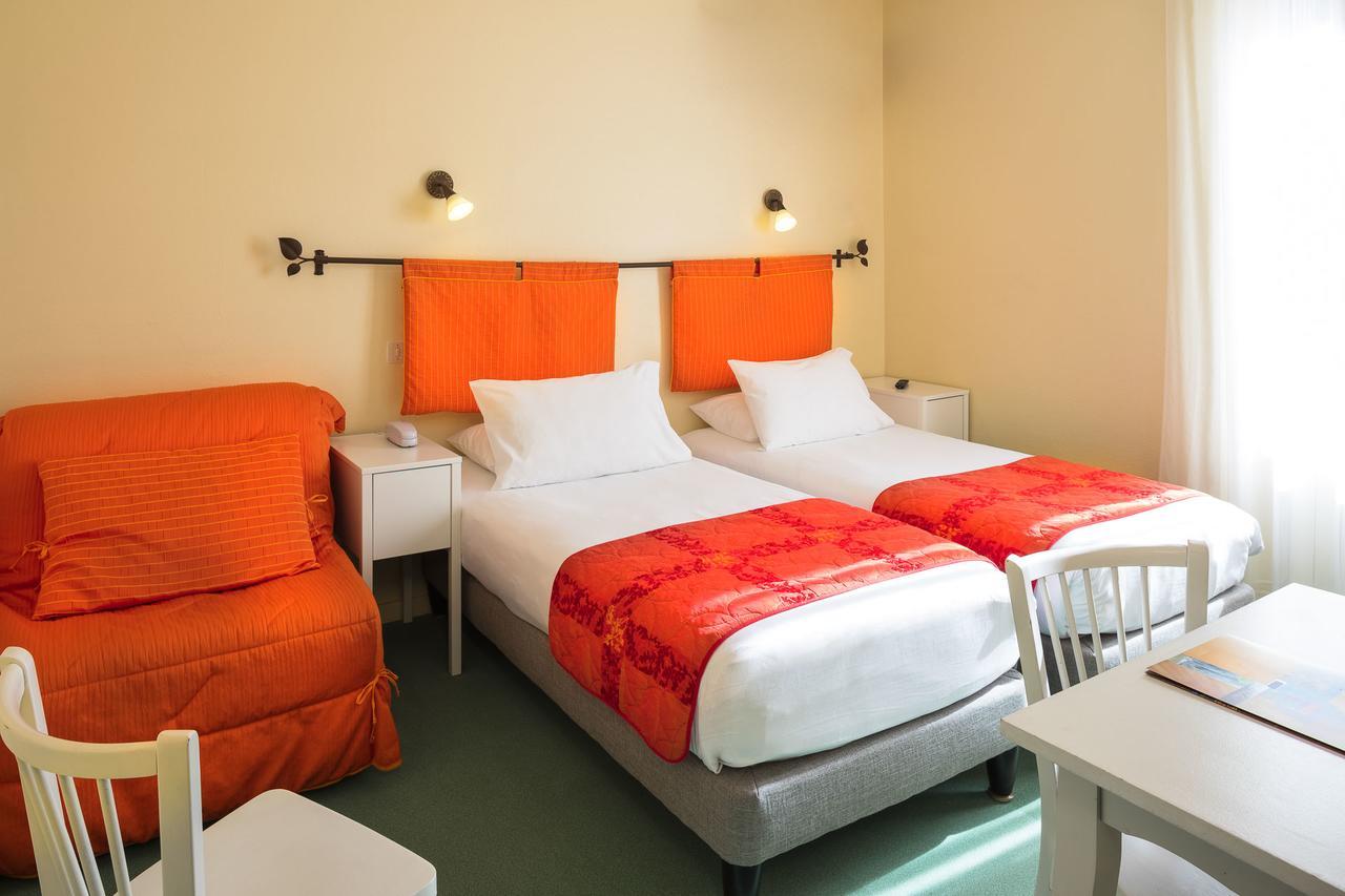 ז'ואיוז Logis Hotel Restaurant Les Cedres מראה חיצוני תמונה