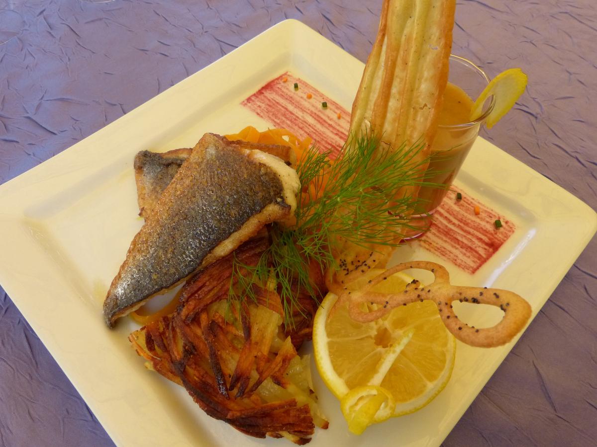 ז'ואיוז Logis Hotel Restaurant Les Cedres מראה חיצוני תמונה