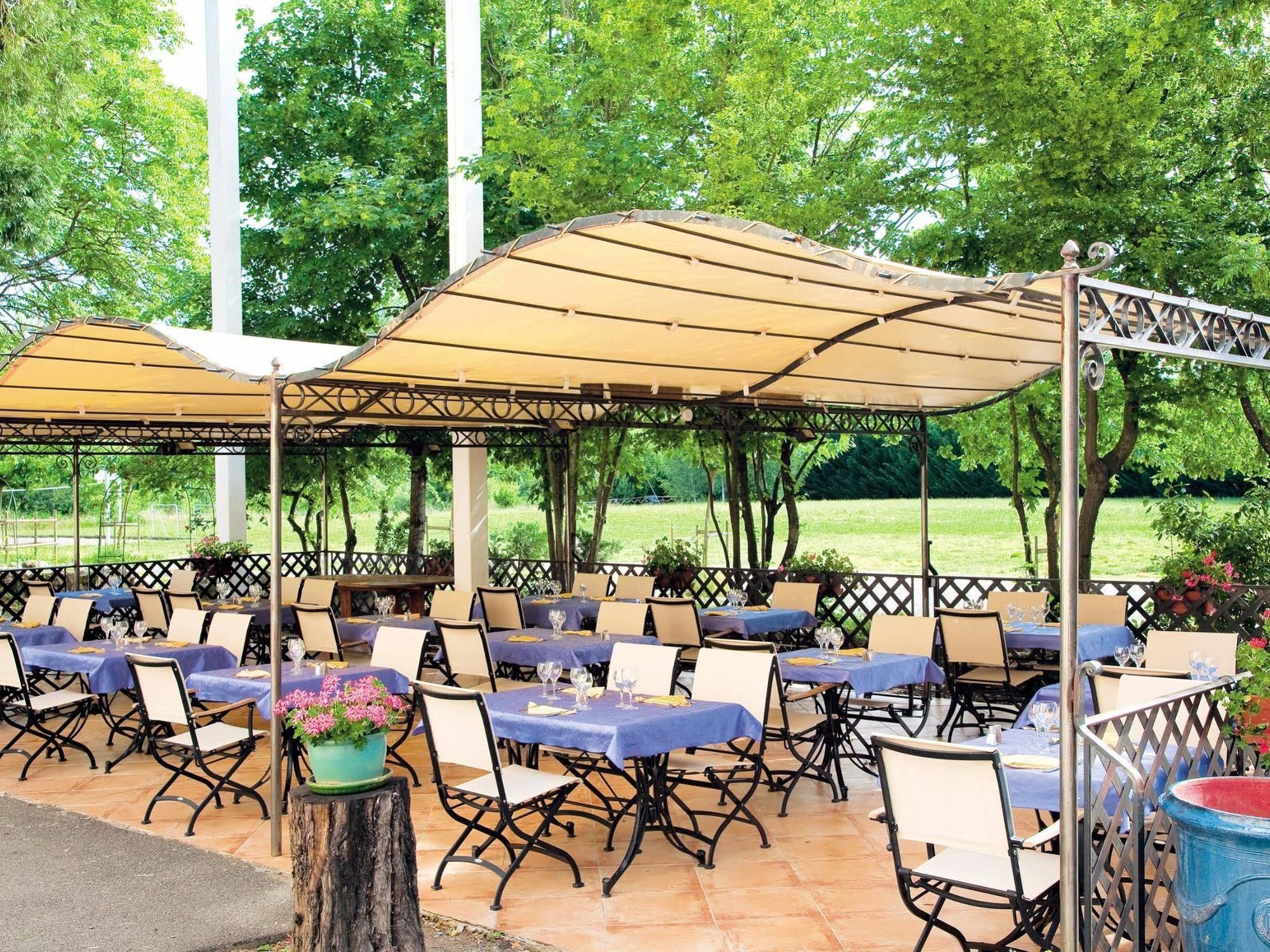 ז'ואיוז Logis Hotel Restaurant Les Cedres מראה חיצוני תמונה
