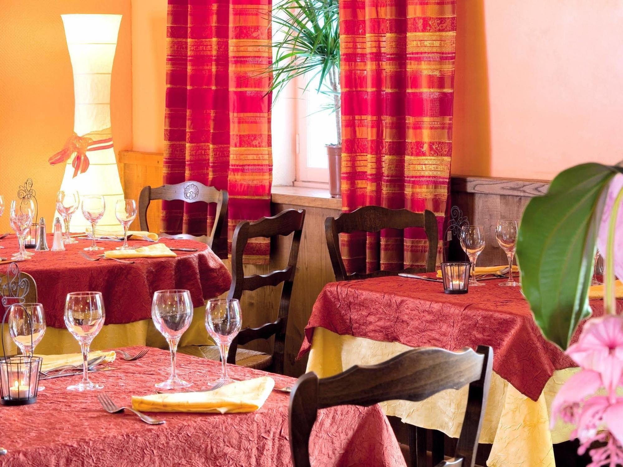 ז'ואיוז Logis Hotel Restaurant Les Cedres מראה חיצוני תמונה