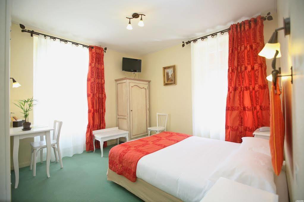 ז'ואיוז Logis Hotel Restaurant Les Cedres מראה חיצוני תמונה