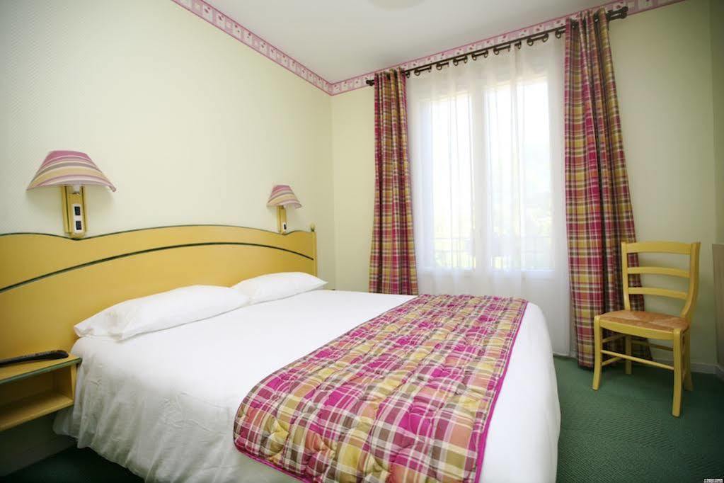 ז'ואיוז Logis Hotel Restaurant Les Cedres מראה חיצוני תמונה